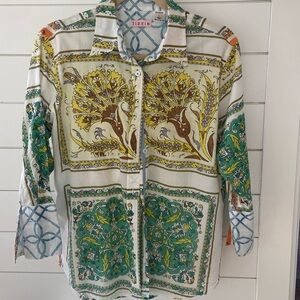 Tizzie long sleeve cotton pattern shirt. Size large.
